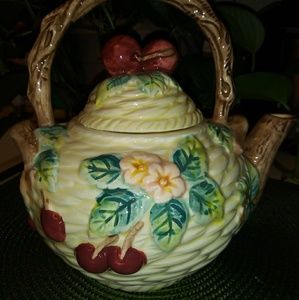 Decorative tea pot
